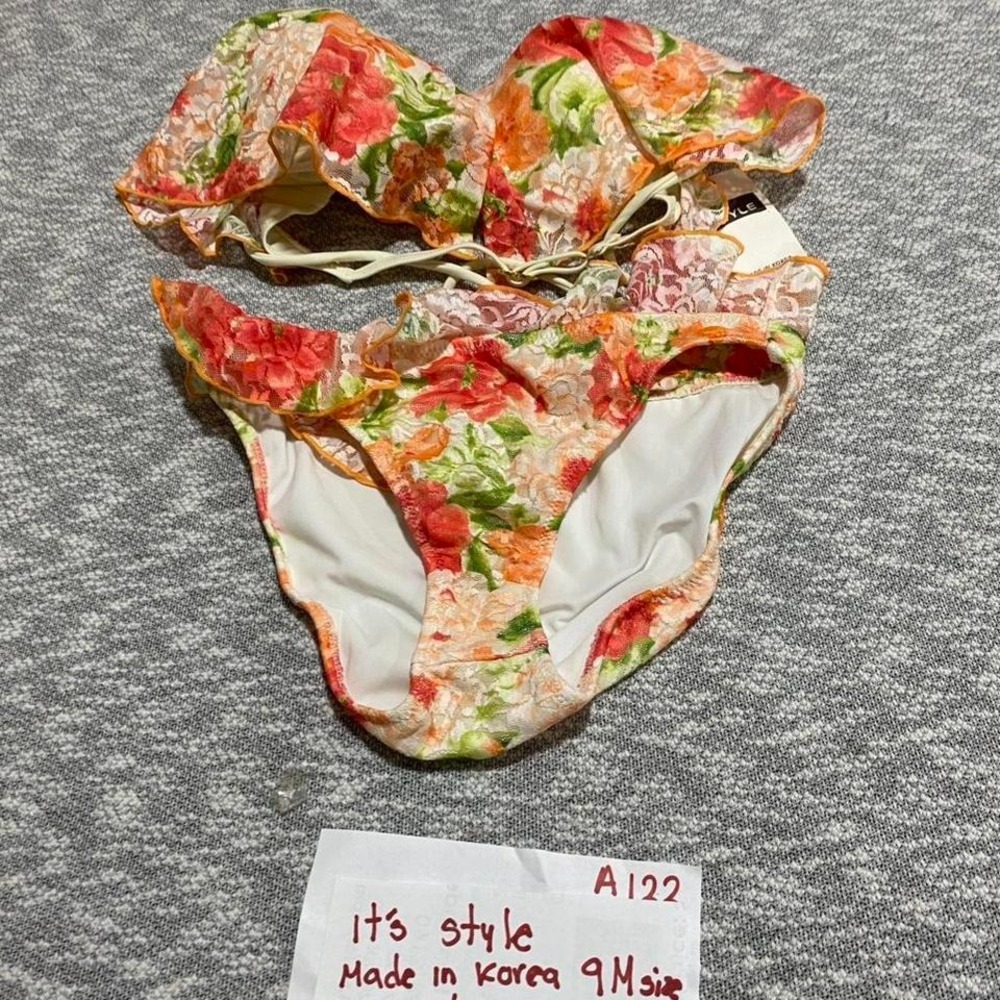 Coloured bikini set top/bottoms Made in Korea 9M=girl 7-8 years old. SKU-A122